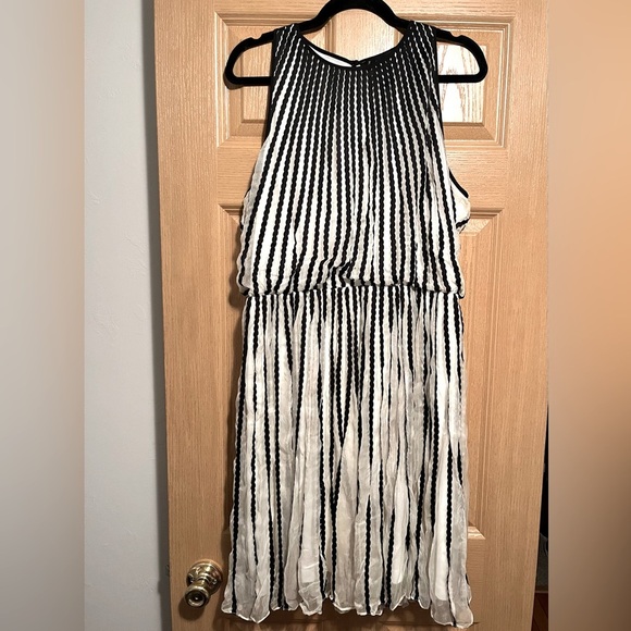 Anthropologie Geisha Designs Martinique Halter Dress - Picture 3 of 16